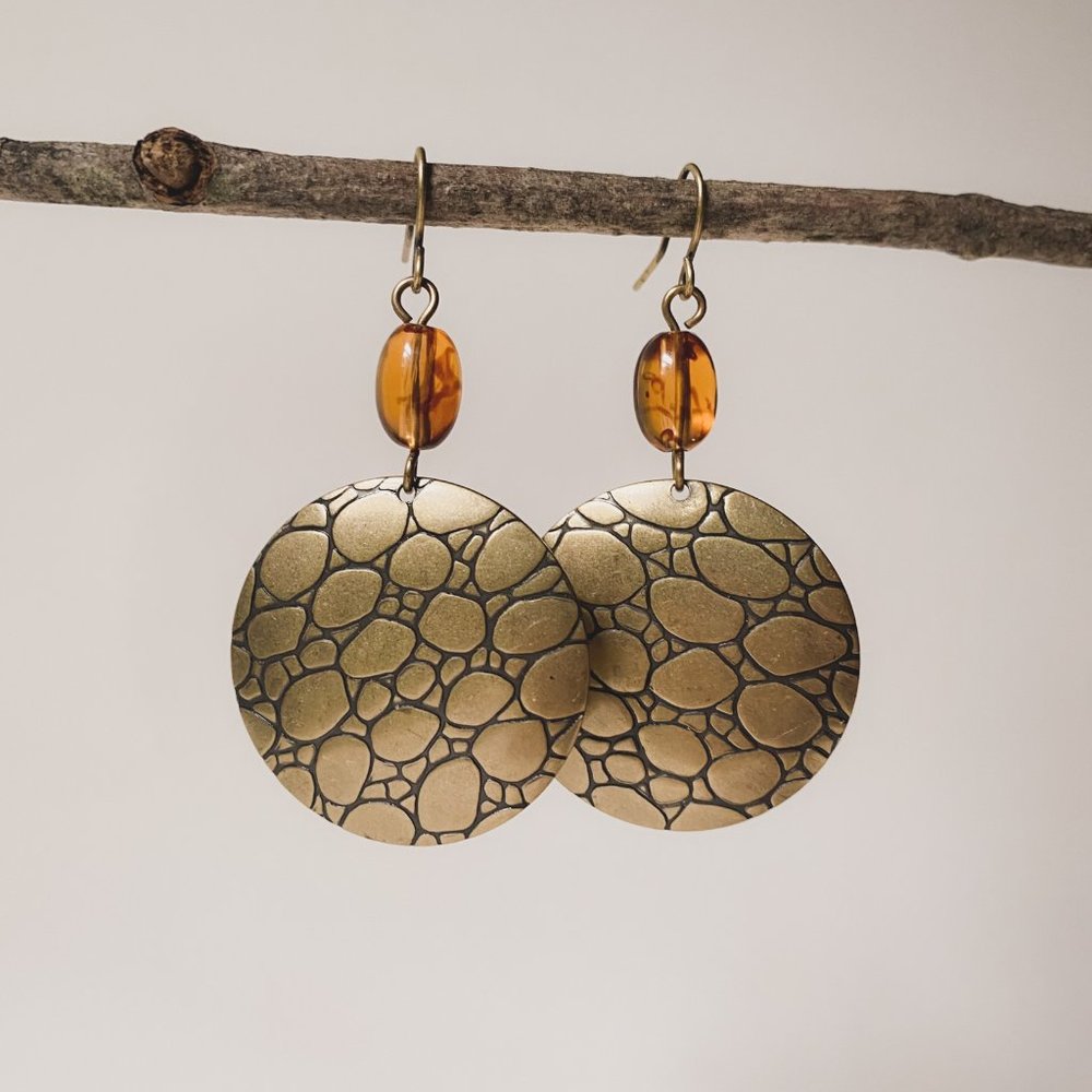 Brass Pebble Reptile Print Faux Amber Beaded Disc Medallion Boho Dangle Earrings